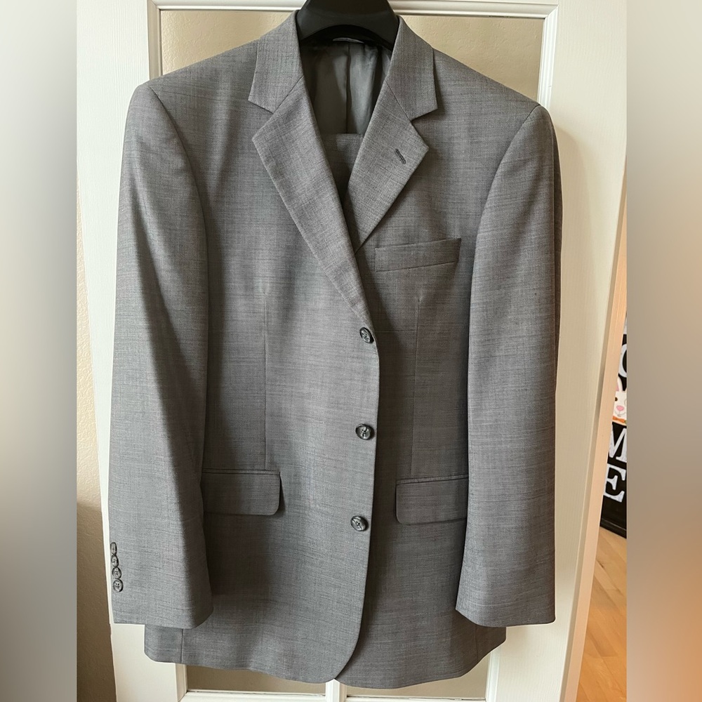 Stafford Gray Wool-Blend Suit Jacket with Notched Lapels and Pants.